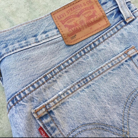 BLUE LEVI SHORTS - Picture 3 of 3